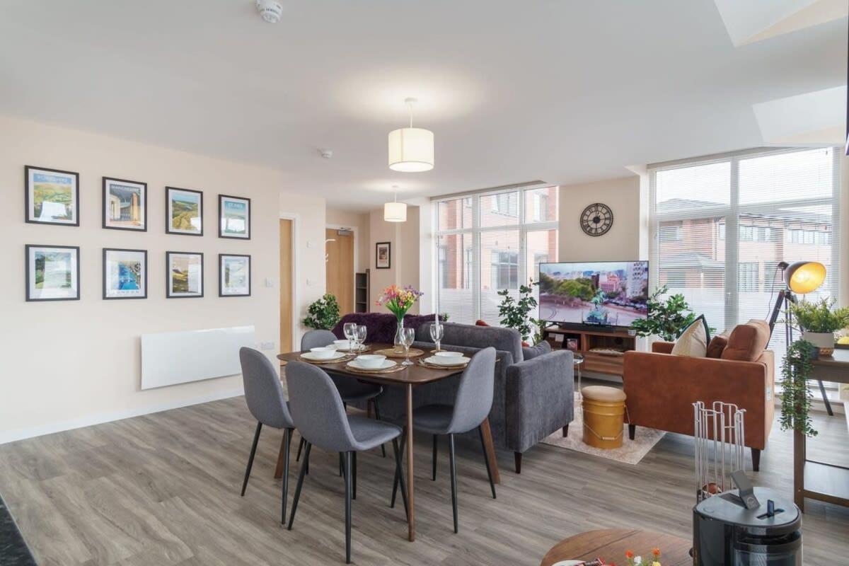 2 Bedroom Modern Apartment In Manchester Exterior photo