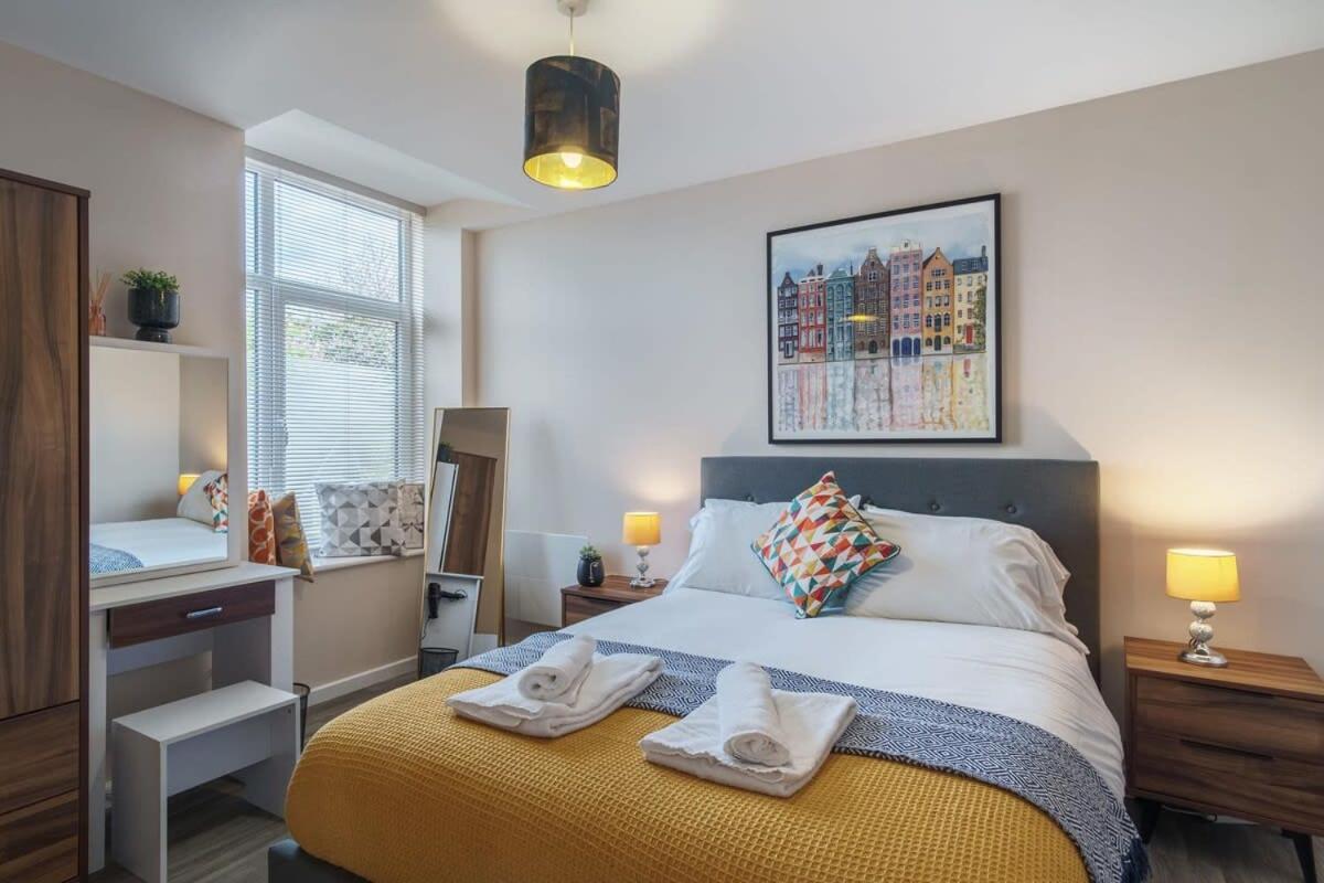 2 Bedroom Modern Apartment In Manchester Exterior photo