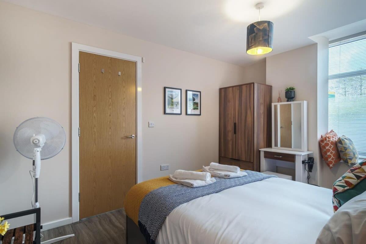 2 Bedroom Modern Apartment In Manchester Exterior photo