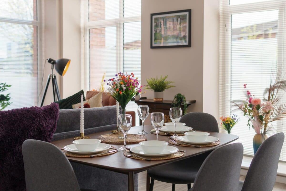 2 Bedroom Modern Apartment In Manchester Exterior photo