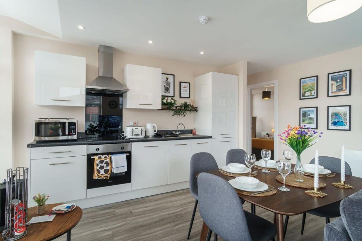 2 Bedroom Modern Apartment In Manchester Exterior photo
