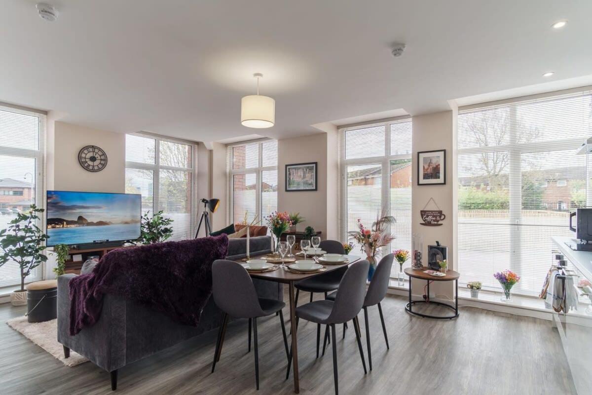 2 Bedroom Modern Apartment In Manchester Exterior photo
